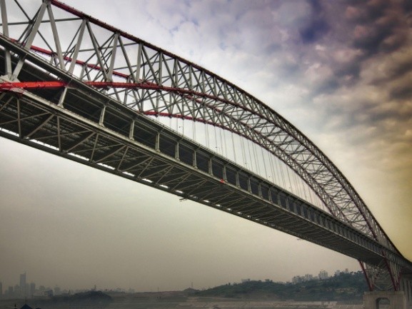 Арочный металлокаркас моста